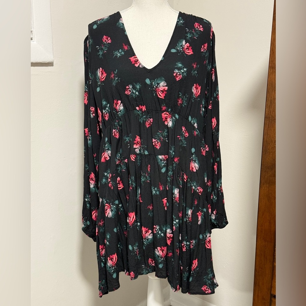 A New Day Black Floral V-Neck Tunic size L